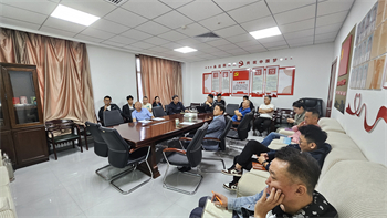 adb15e7294f4384052e4a79d1c42c774.jpg